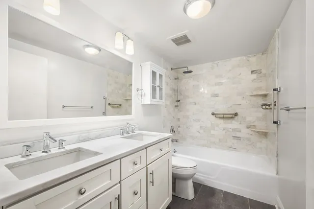 $1,095,000 | 400 East 70th Street, Unit 1001 | Lenox Hill