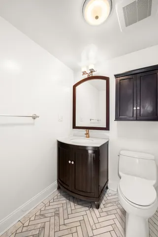 $1,095,000 | 400 East 70th Street, Unit 1001 | Lenox Hill