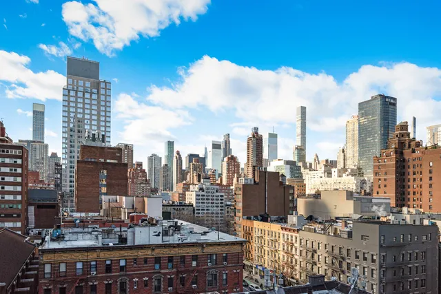 $1,095,000 | 400 East 70th Street, Unit 1001 | Lenox Hill