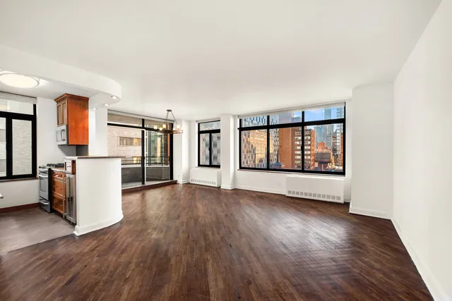 $1,095,000 | 400 East 70th Street, Unit 1001 | Lenox Hill