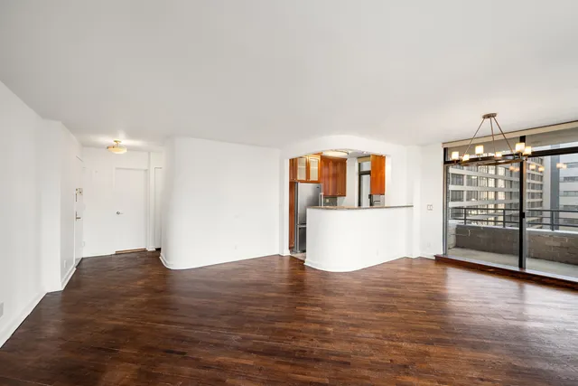 $1,095,000 | 400 East 70th Street, Unit 1001 | Lenox Hill