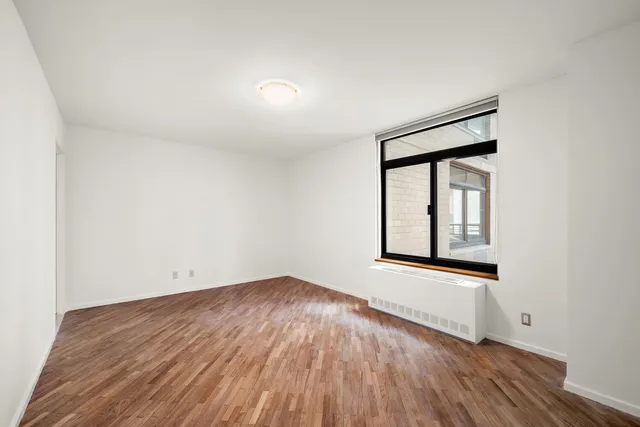 $1,095,000 | 400 East 70th Street, Unit 1001 | Lenox Hill