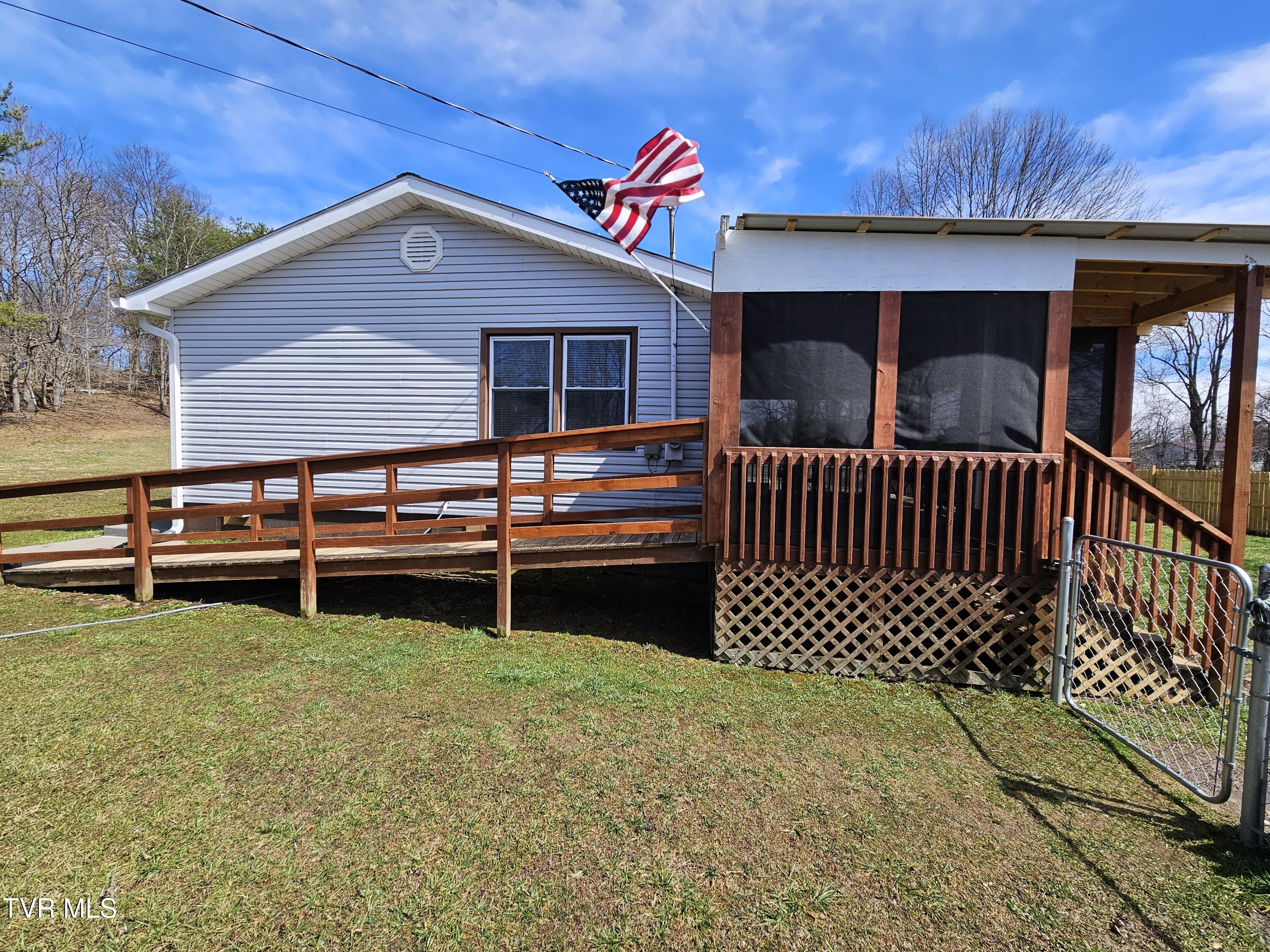 229 Harm Ridge Coeburn, VA 24230 - Photo 2 of 41 1000007182