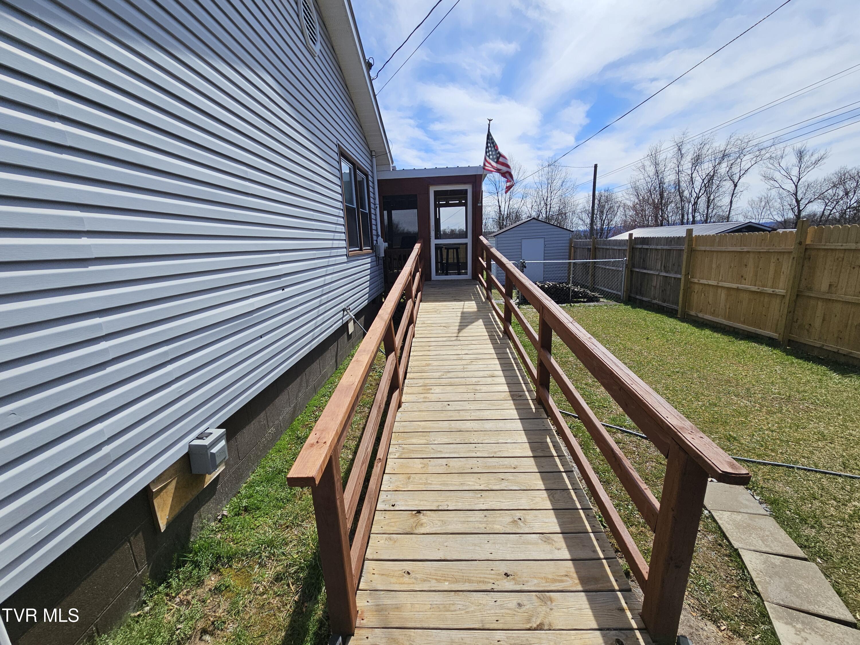 229 Harm Ridge Coeburn, VA 24230 - Photo 3 of 41 1000007181