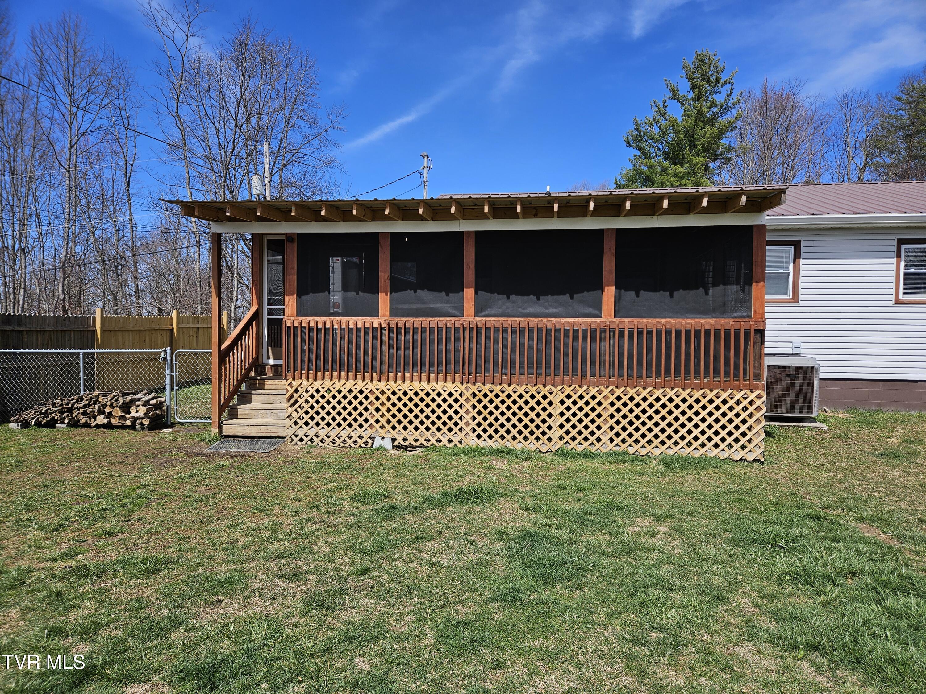 229 Harm Ridge Coeburn, VA 24230 - Photo 4 of 41 1000007183