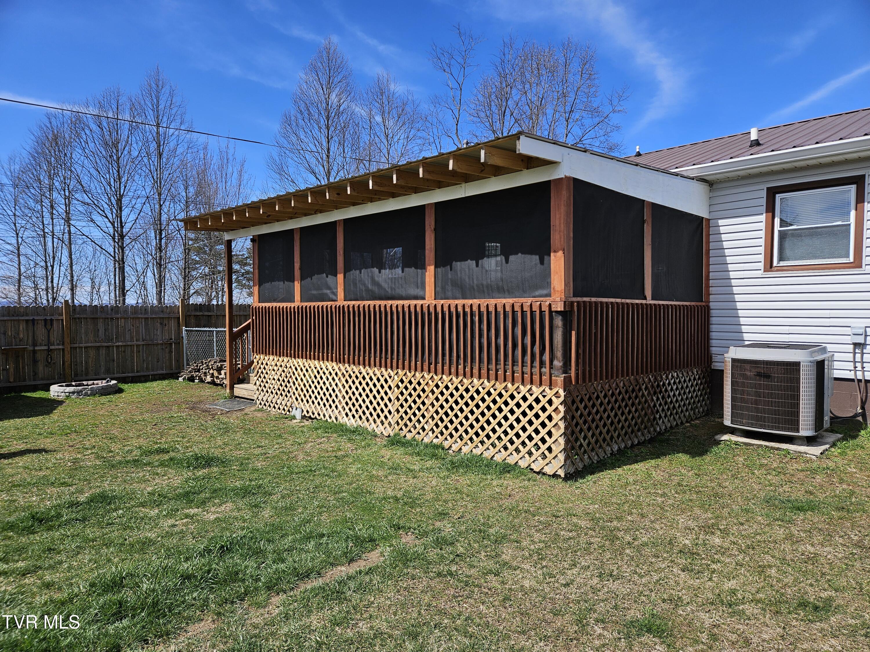 229 Harm Ridge Coeburn, VA 24230 - Photo 5 of 41 1000007184