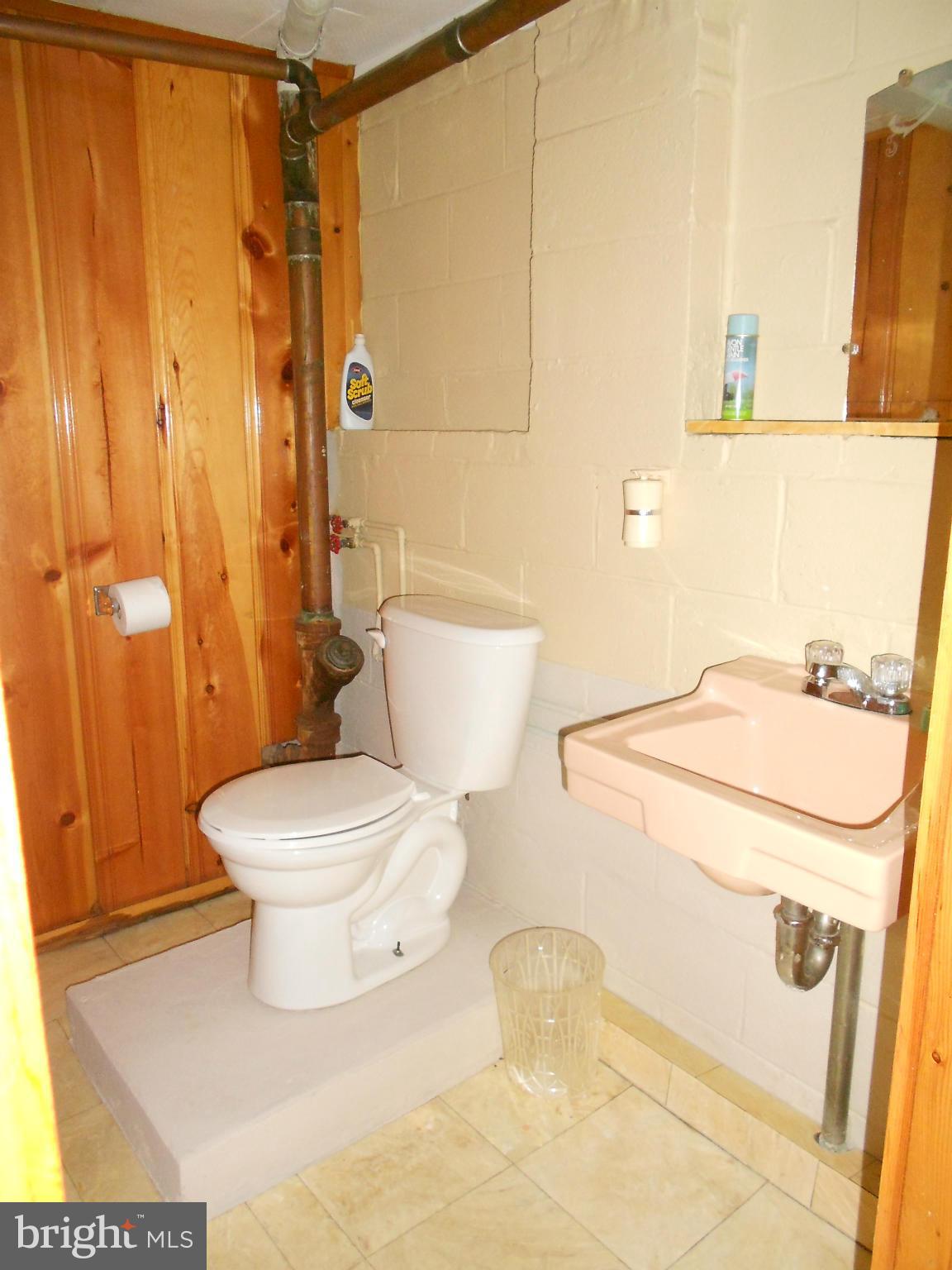 7704 Seekford Road Baltimore, MD 21219 - Photo 14 of 23 powder room