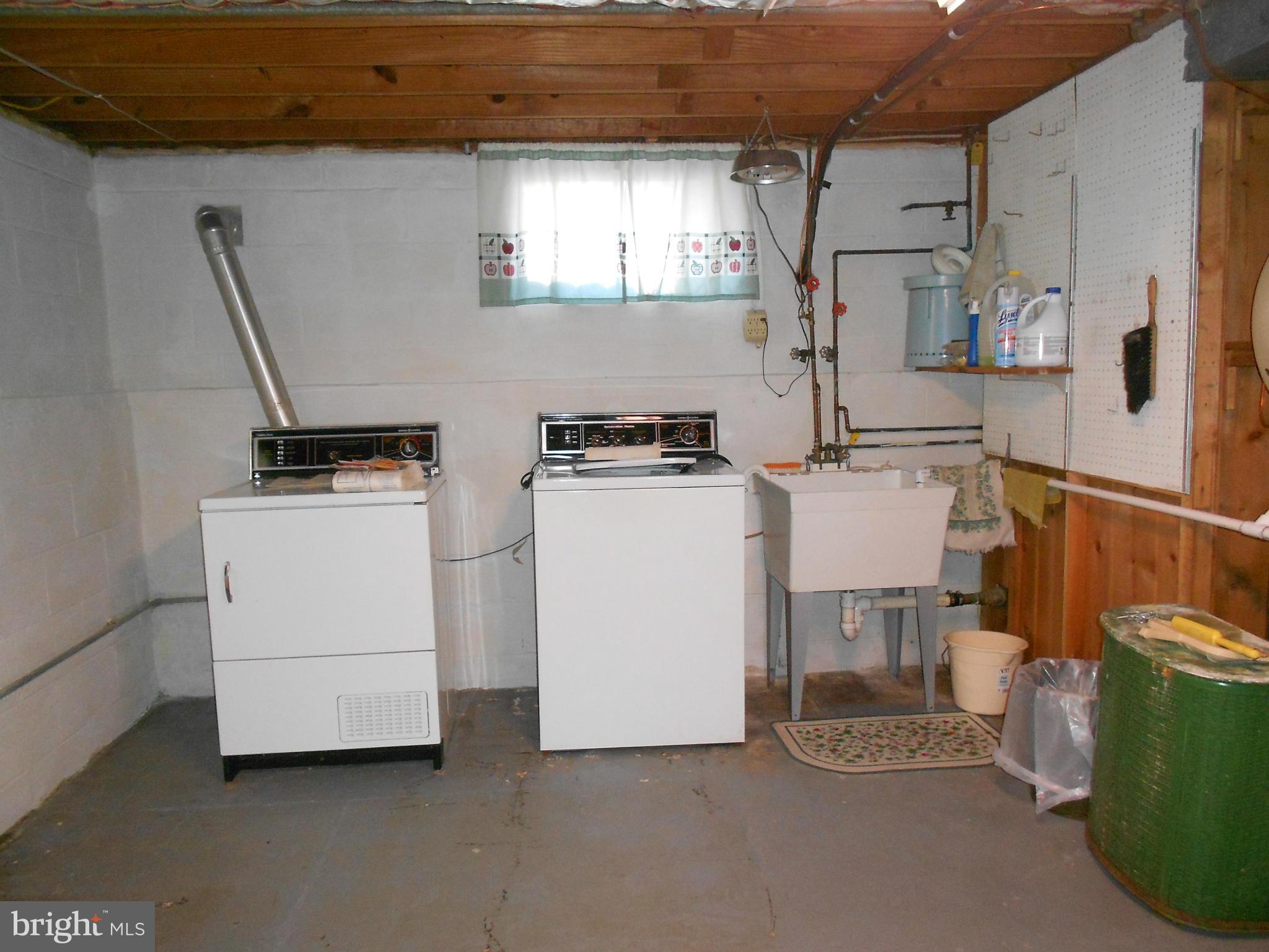 7704 Seekford Road Baltimore, MD 21219 - Photo 15 of 23 laundry