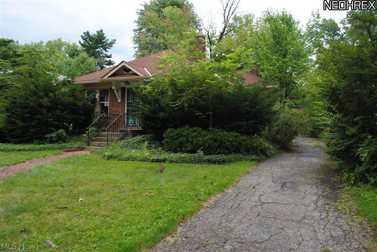 895 Englewood Road Cleveland Heights, OH 44121 - Photo 12 of 12