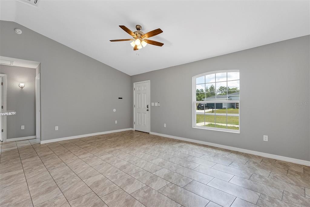 4830 166th Loop Ocala, FL 34473 - Photo 5 of 37 Gallery Image 5