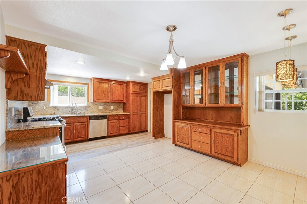 129 East Rancho Road Corona, CA 92879 - Photo 9 of 42
