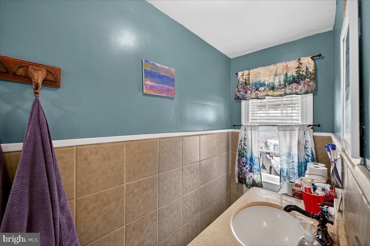 32076 Gordy Road Laurel, DE 19956 - Photo 21 of 26 a bathroom with a sink a toilet and a shower