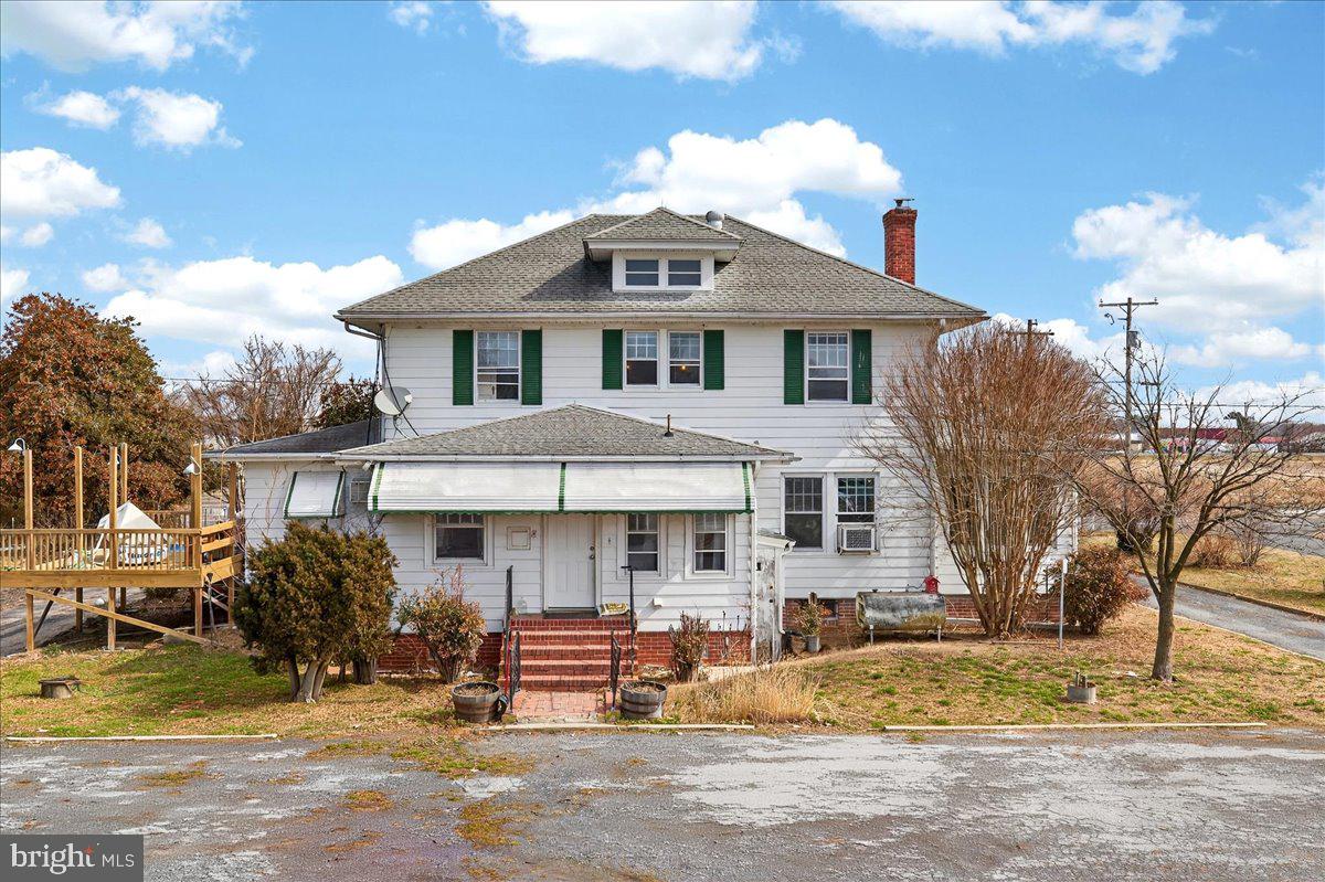 32076 Gordy Road Laurel, DE 19956 - Photo 5 of 26 a front view of a house with garden