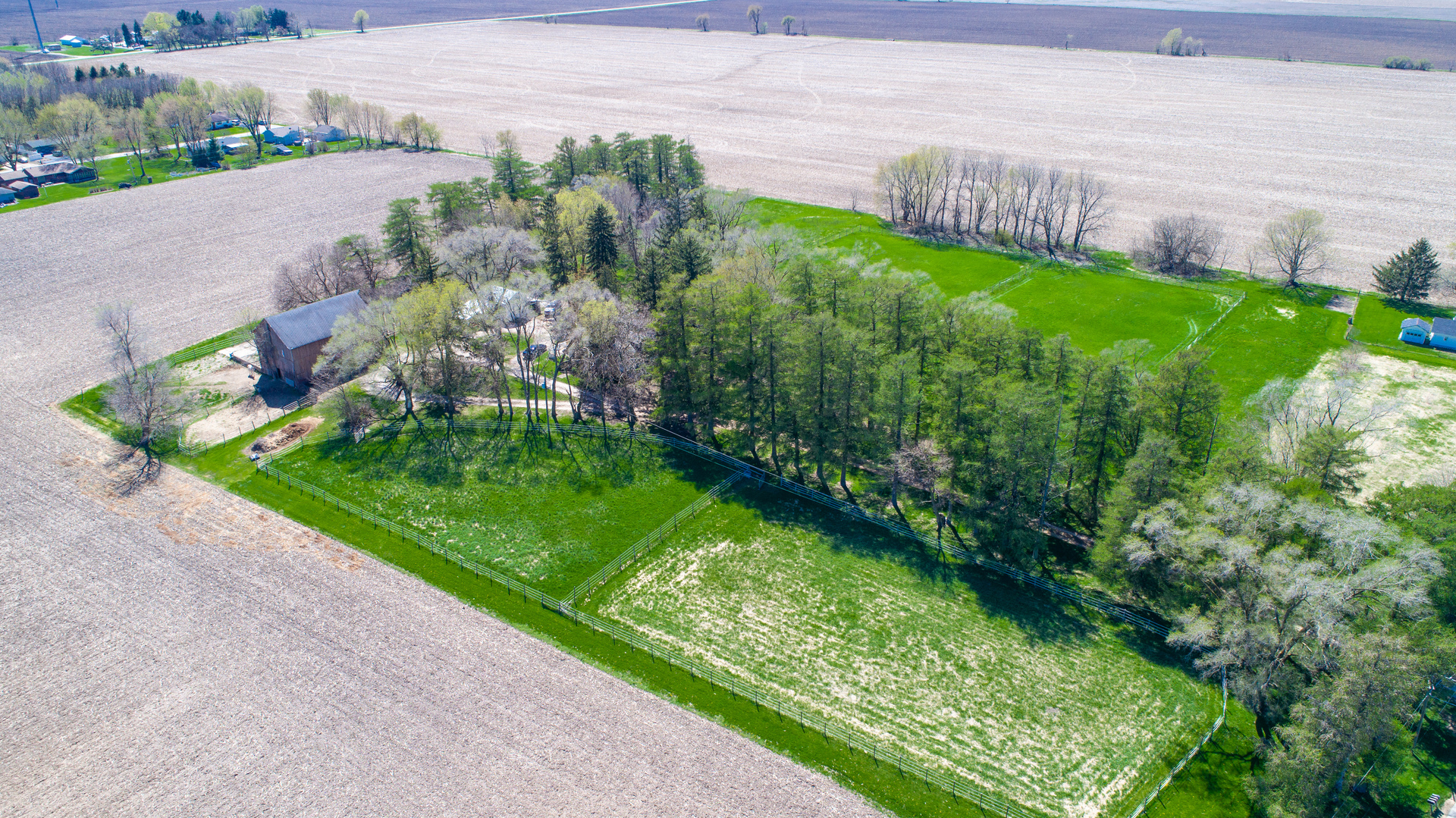 42W671 Jericho Road Sugar Grove, IL 60554 - Photo 16 of 31 a view of a garden with a building in the background