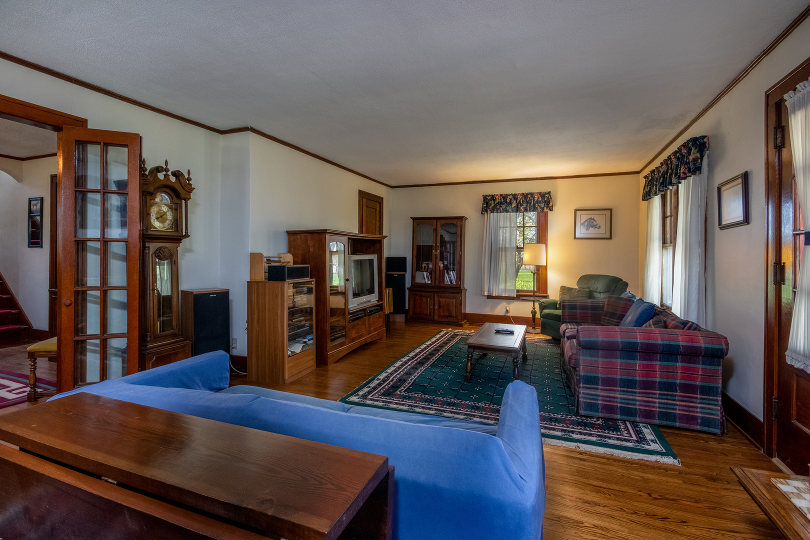 42W671 Jericho Road Sugar Grove, IL 60554 - Photo 17 of 31 a living room with furniture and a flat screen tv