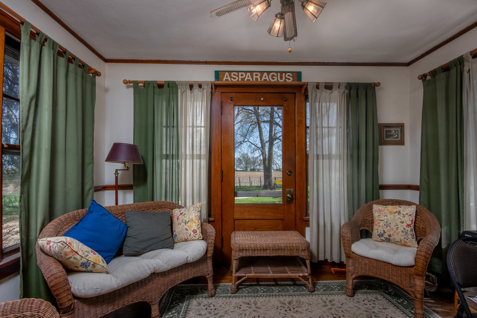 42W671 Jericho Road Sugar Grove, IL 60554 - Photo 21 of 31 a living room with furniture and a window