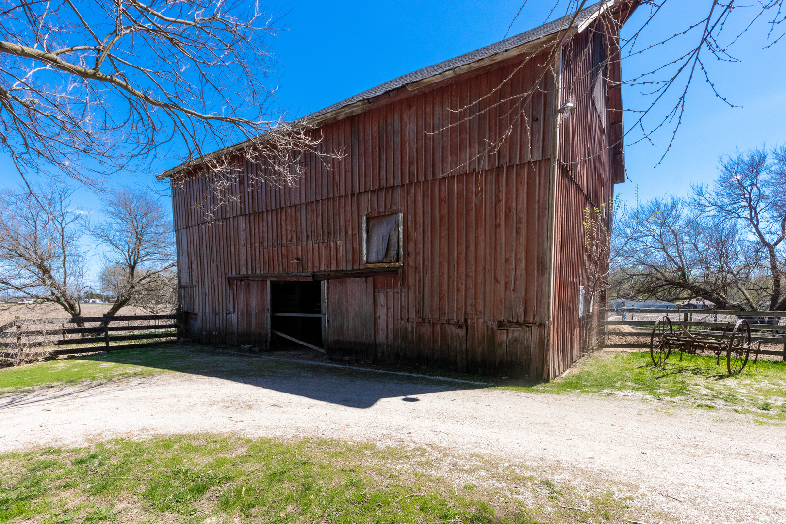 42W671 Jericho Road Sugar Grove, IL 60554 - Photo 8 of 31 a backyard of a house