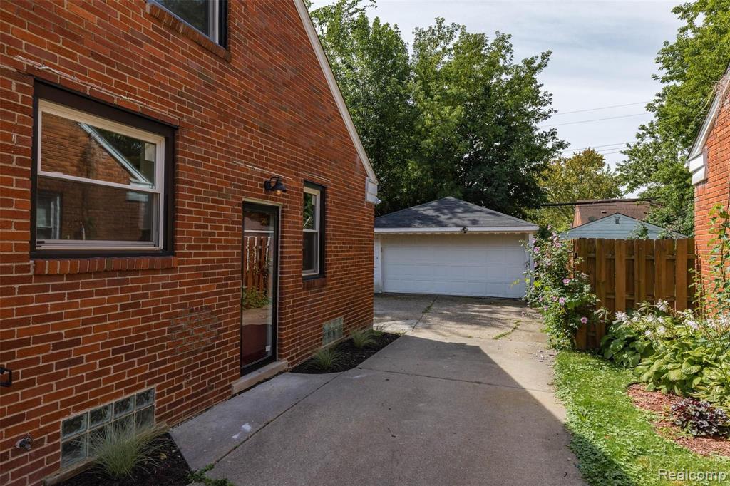21712 Newcastle Road Harper Woods, MI 48225 - Photo 24 of 38