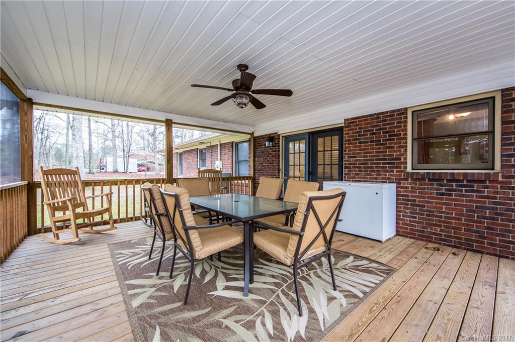 283 Battleground Road Clover, SC 29710 - Photo 7 of 24