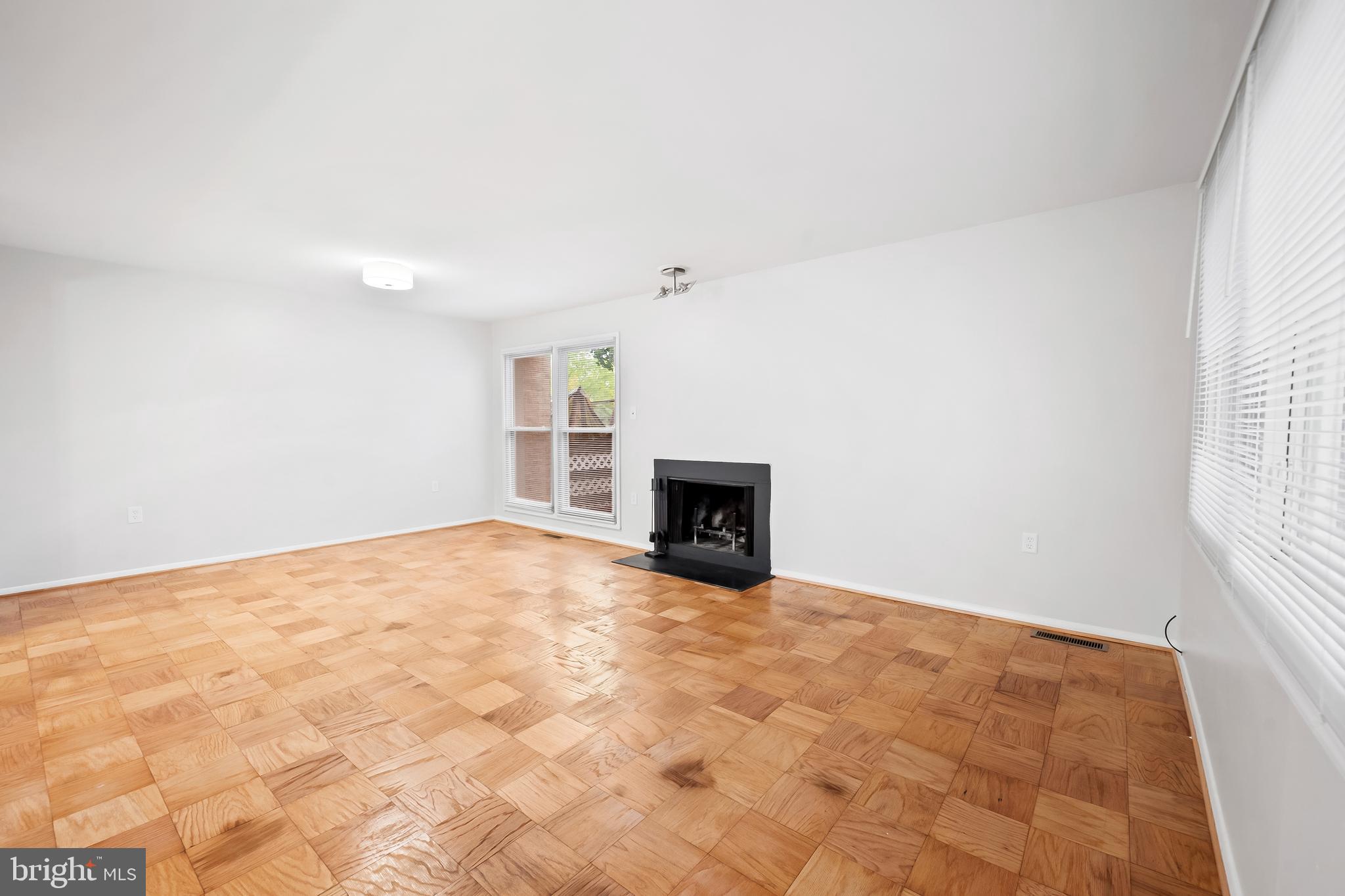 1985 Greenberry Road Baltimore, MD 21209 - Photo 12 of 38 Gallery Image 12