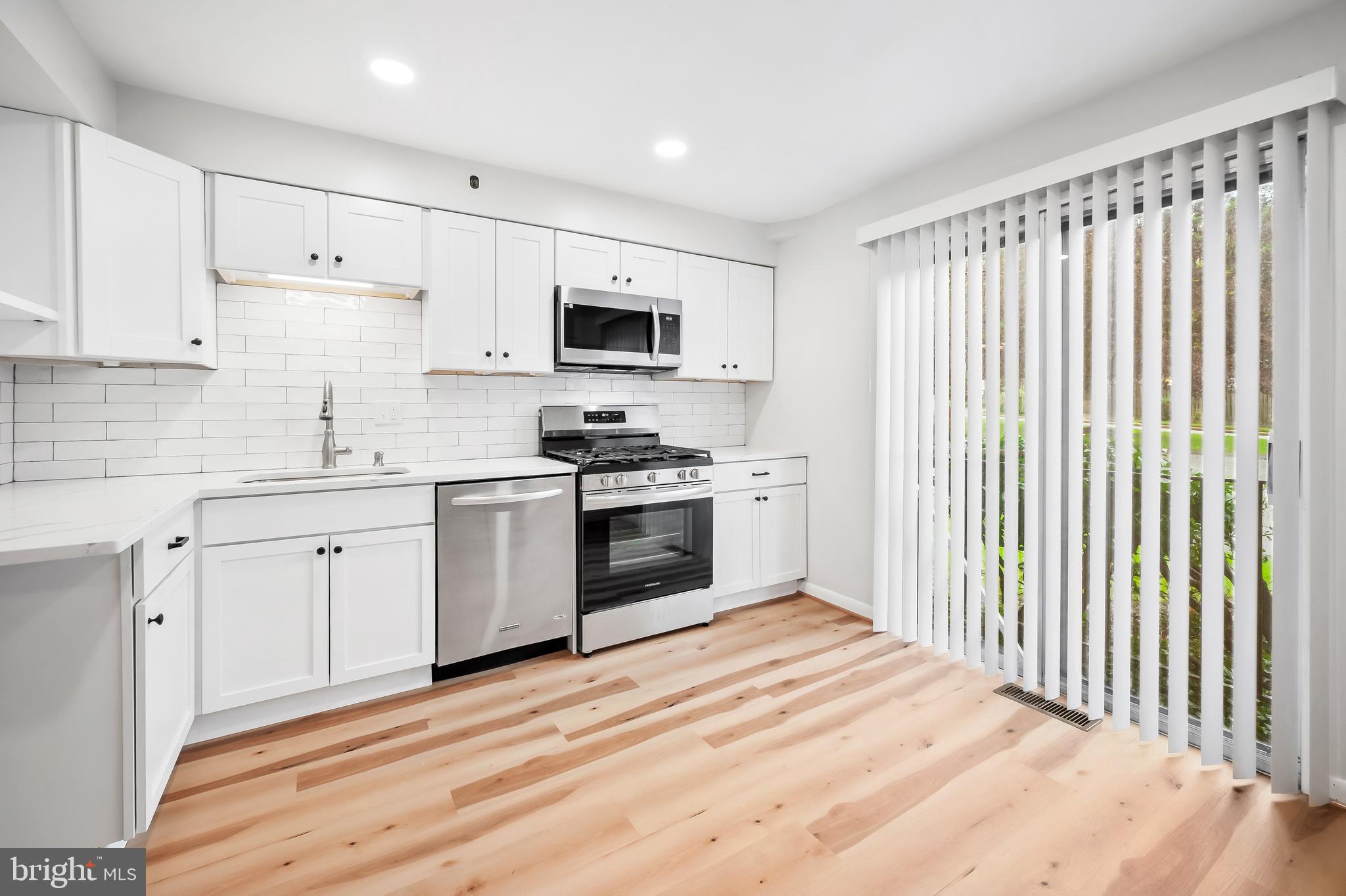 1985 Greenberry Road Baltimore, MD 21209 - Photo 4 of 38 Gallery Image 4