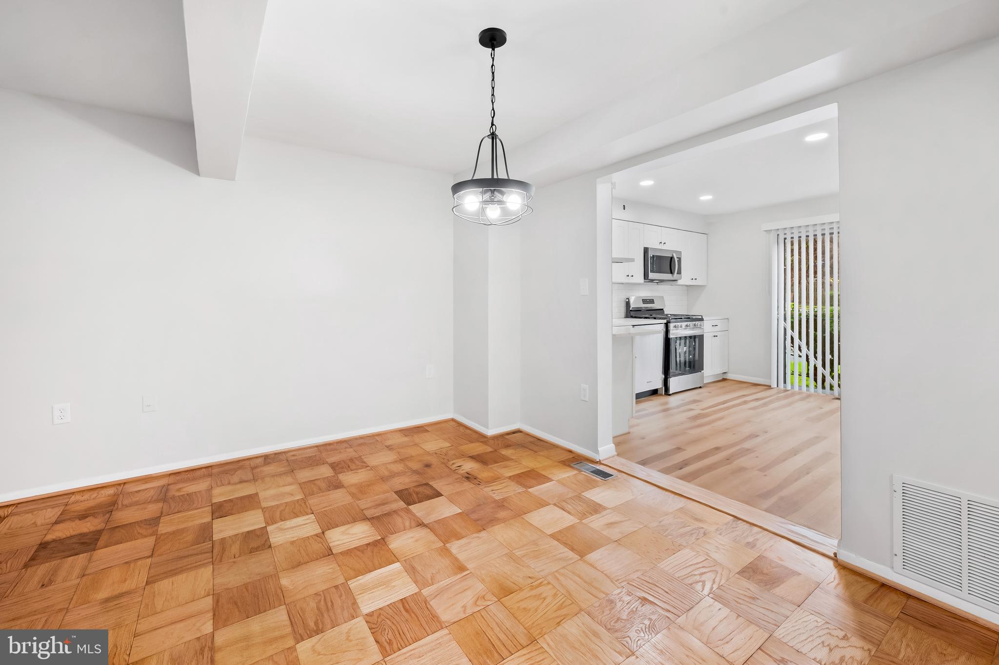 1985 Greenberry Road Baltimore, MD 21209 - Photo 9 of 38 Gallery Image 9