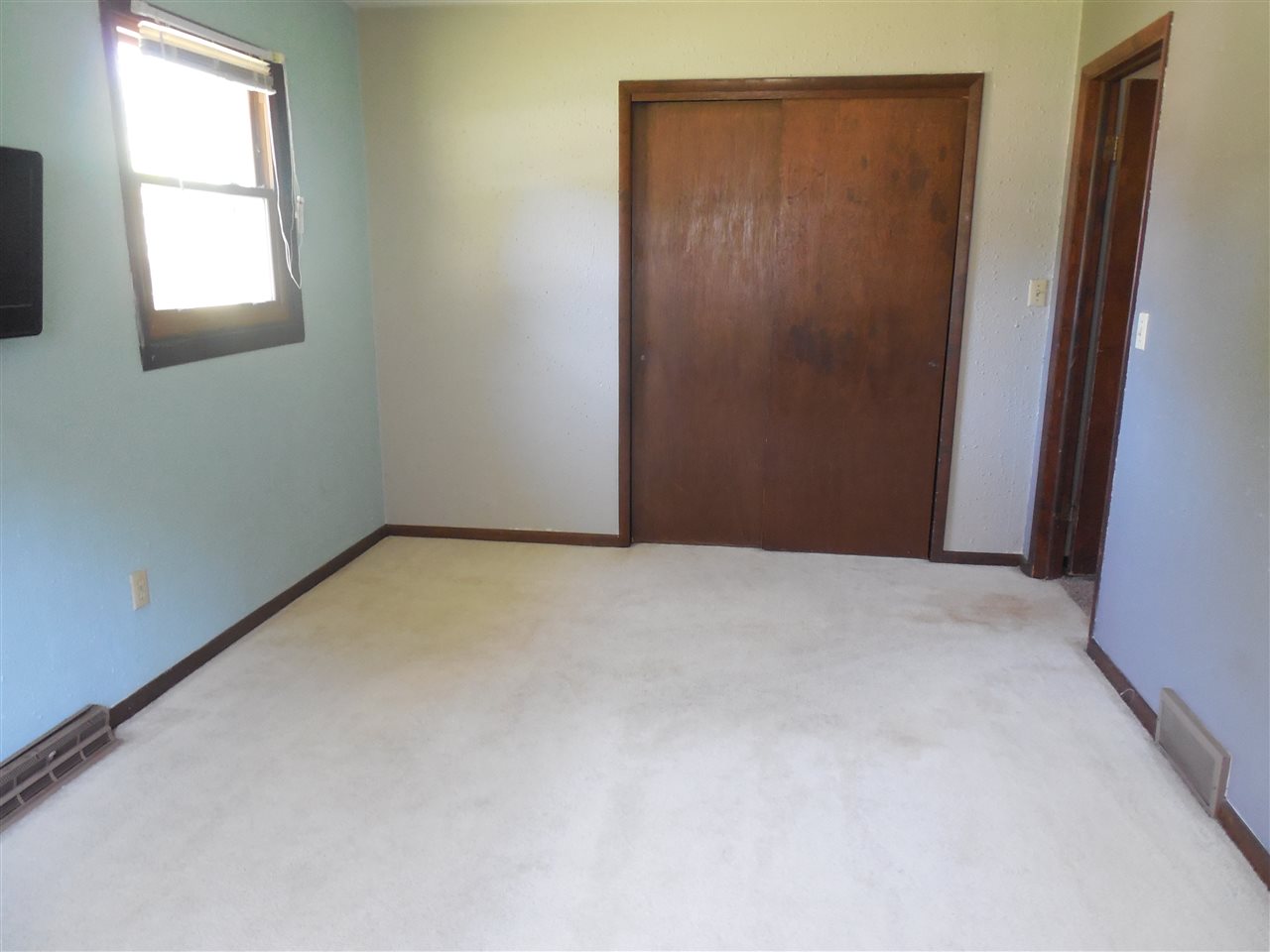 7084 Ralph Road Rockford, IL 61109 - Photo 9 of 21 an empty room with windows