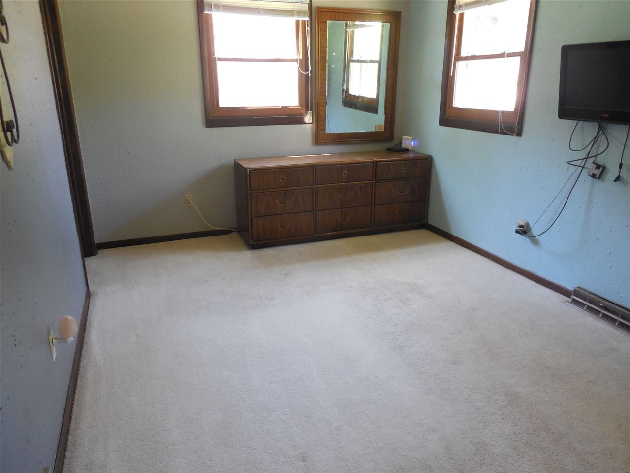 7084 Ralph Road Rockford, IL 61109 - Photo 10 of 21 an empty room with a window