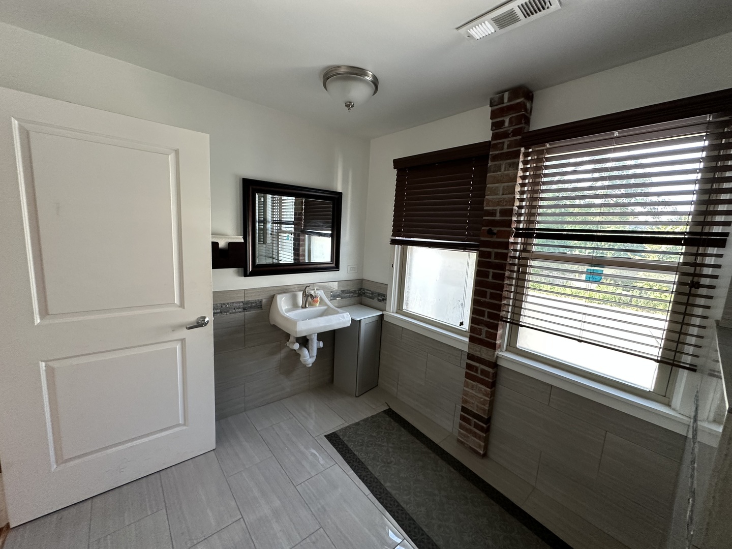 630 Green Bay Road Kenilworth, IL 60043 - Photo 12 of 21 a bathroom with a sink a mirror and a window