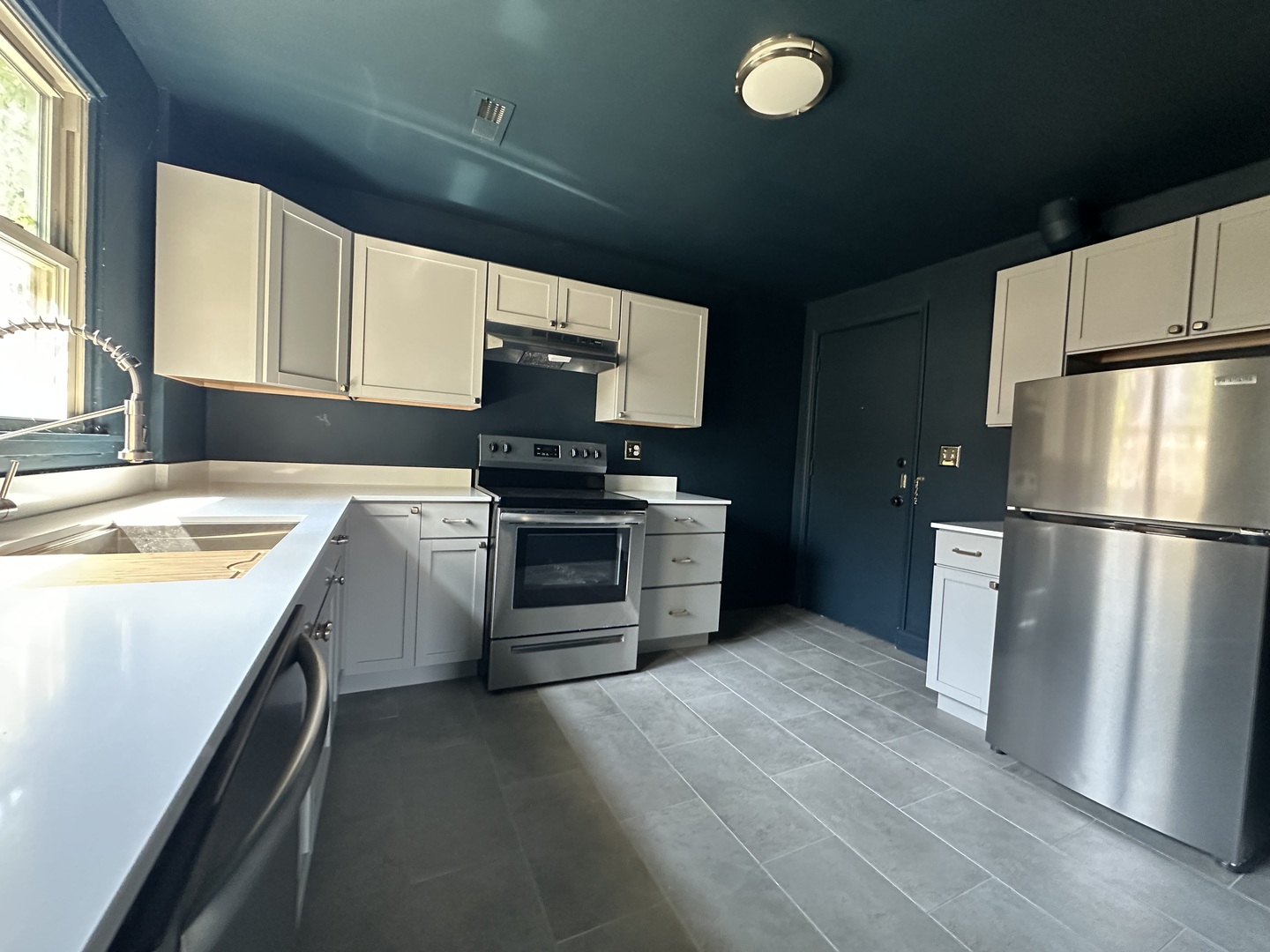 630 Green Bay Road Kenilworth, IL 60043 - Photo 15 of 21 a kitchen with a refrigerator stove and microwave