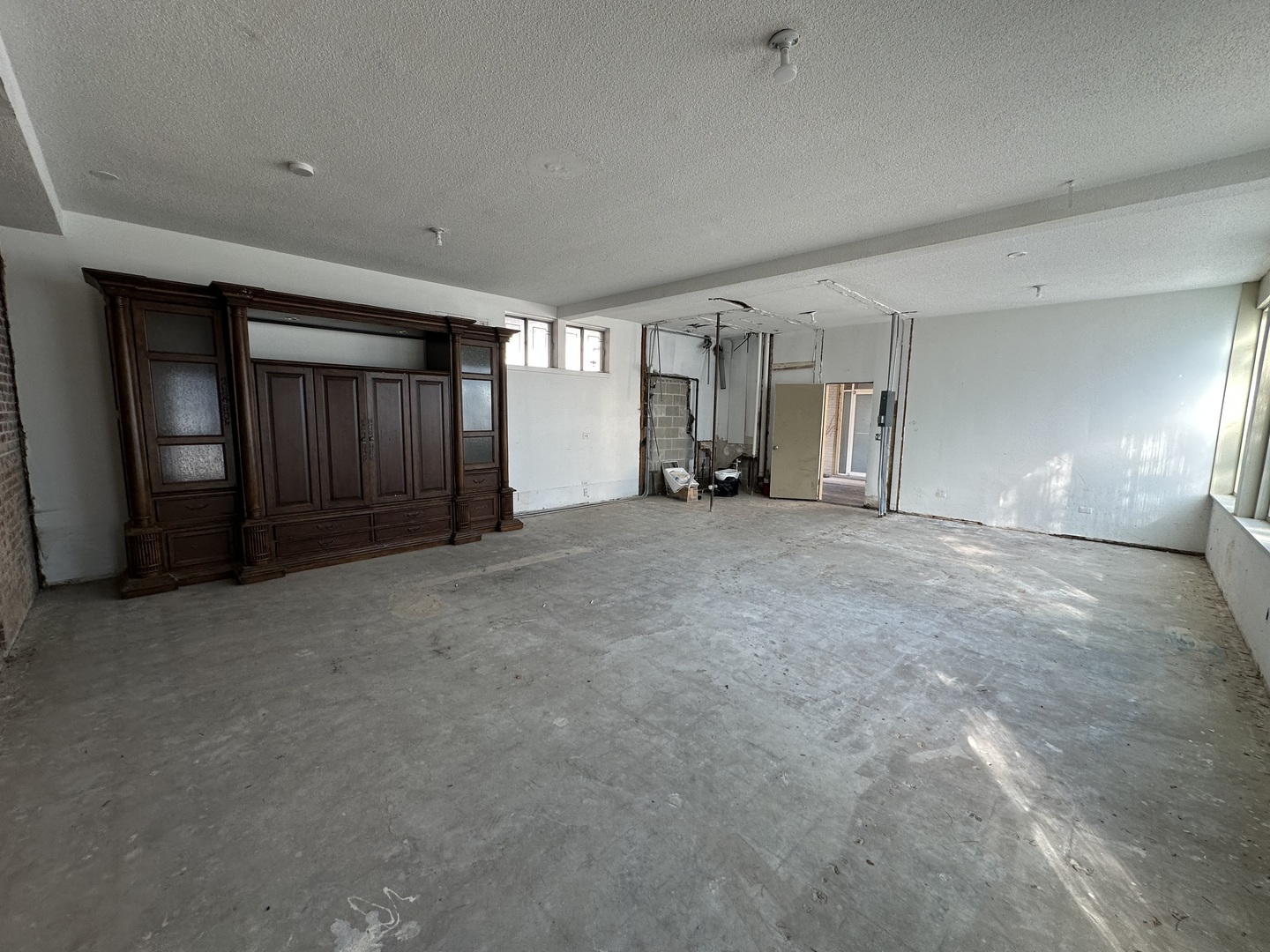 630 Green Bay Road Kenilworth, IL 60043 - Photo 20 of 21 a view of a livingroom with a staircase