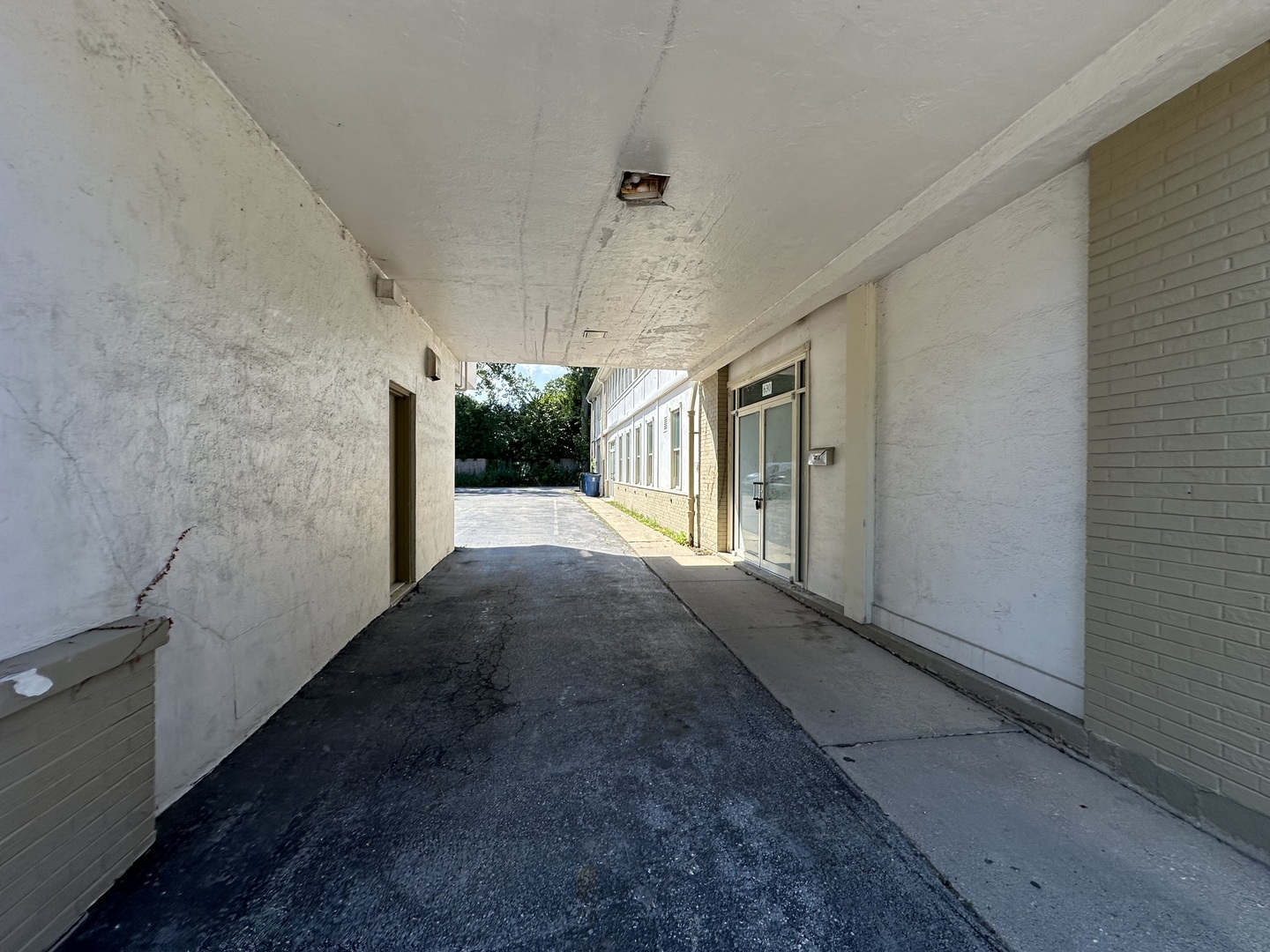 630 Green Bay Road Kenilworth, IL 60043 - Photo 4 of 21 a view of a porch