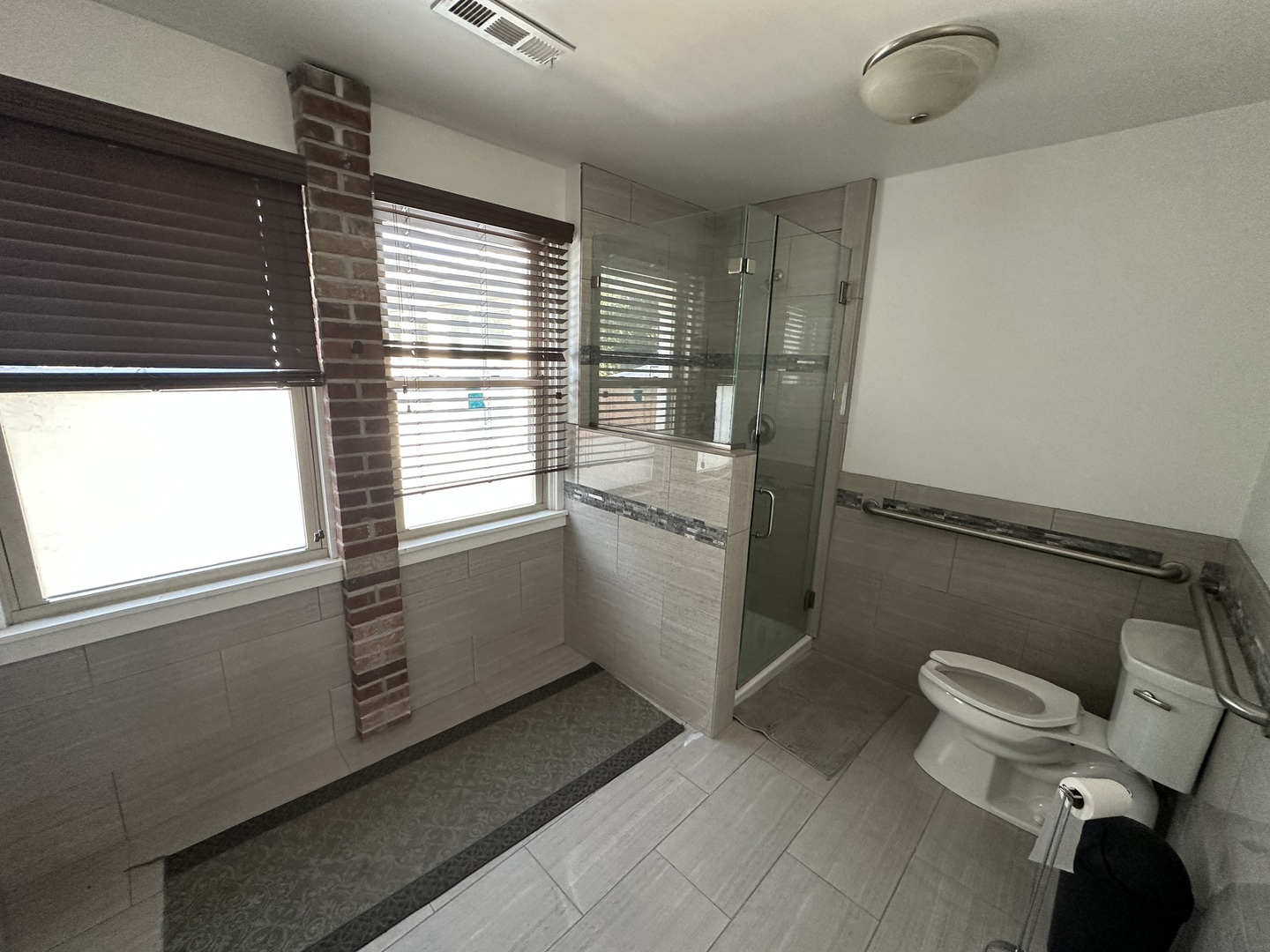 630 Green Bay Road Kenilworth, IL 60043 - Photo 5 of 21 a bathroom with a sink a toilet and shower