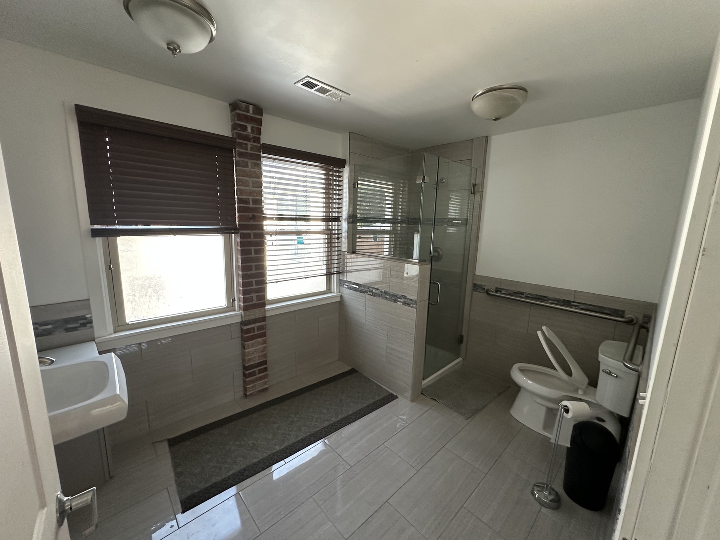 630 Green Bay Road Kenilworth, IL 60043 - Photo 9 of 21 a kitchen with a refrigerator and a sink
