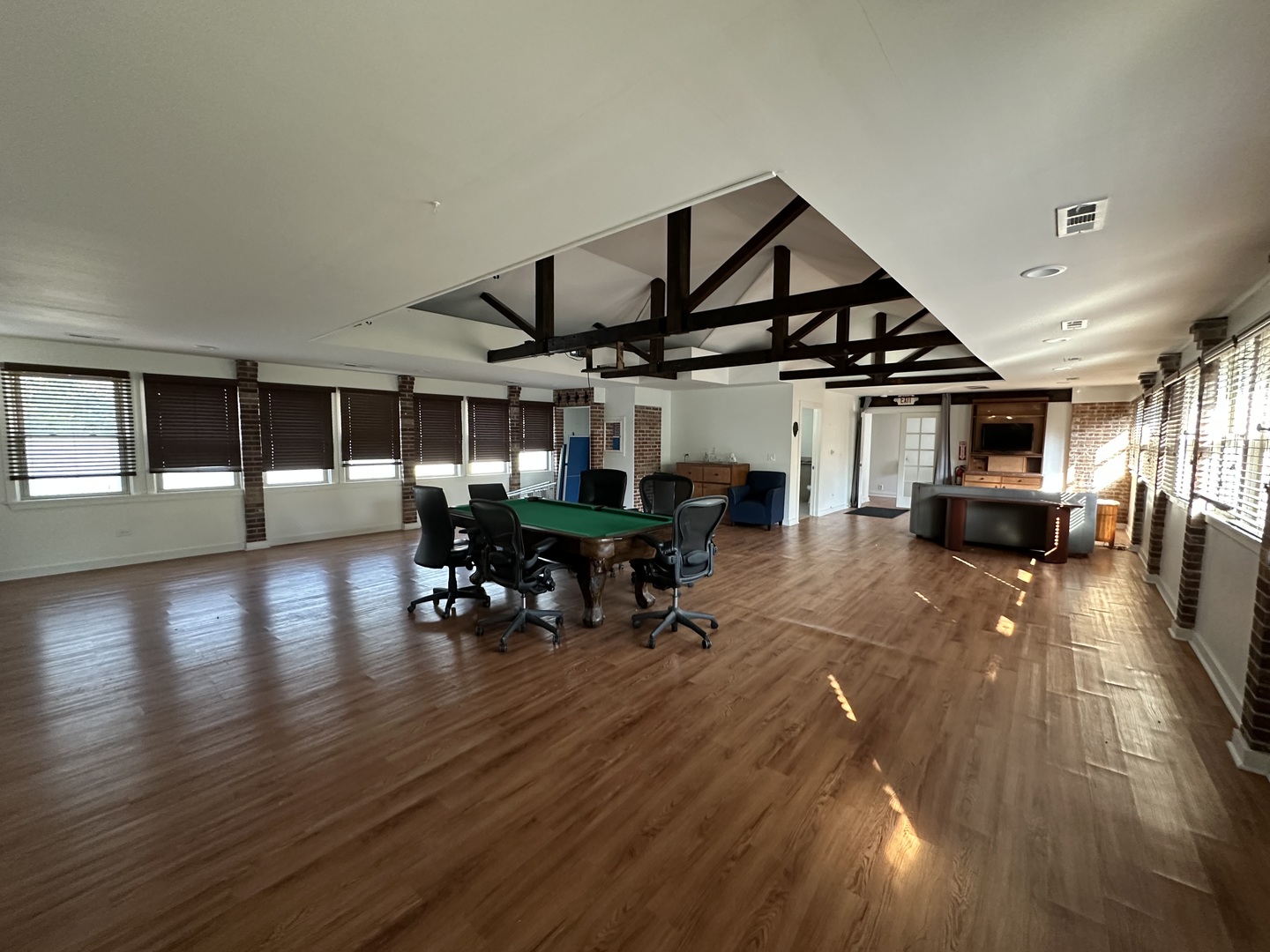 630 Green Bay Road Kenilworth, IL 60043 - Photo 10 of 21 a view of a patio with table and chairs