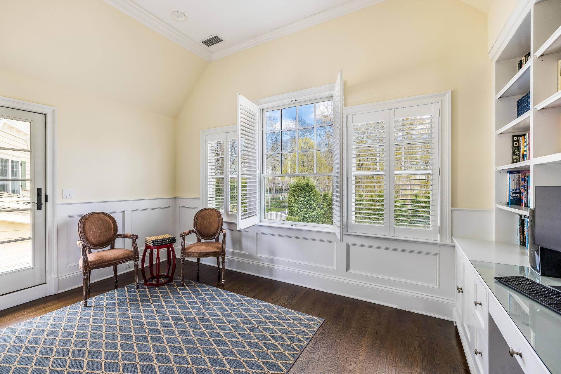 28 Bay Road Quogue, NY 11959 - Photo 20 of 35 a room with furniture and a window