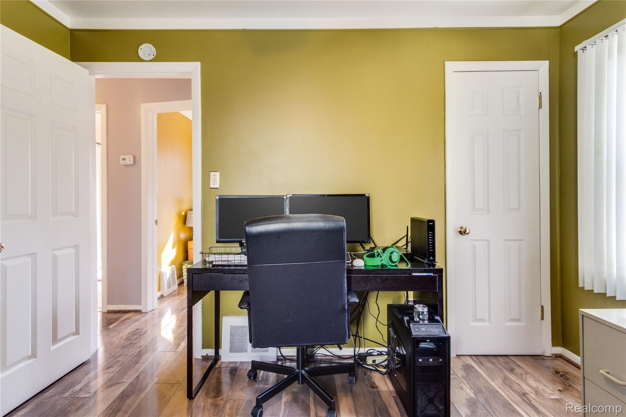 275 West Maple Road Clawson, MI 48017 - Photo 25 of 34 Interiors (15 of 24).jpg