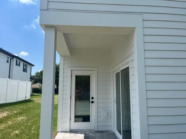 a view of a house with a backyard