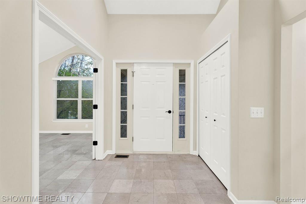 42810 Little Road Clinton Township, MI 48036 - Photo 4 of 71