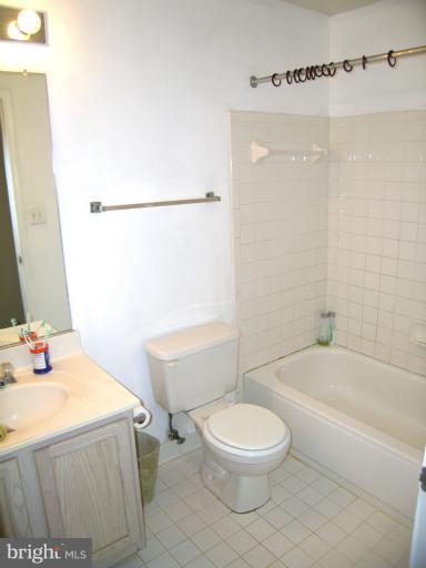 11401 M Gate Hill Place, Unit 187 Reston, VA 20194 - Photo 12 of 16 Bath