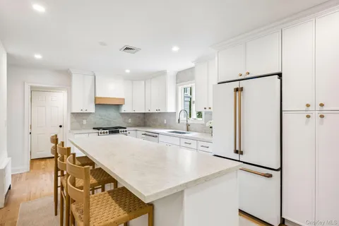 $2,299,000 | 22 Shorehaven Lane, Manhasset, NY 11030