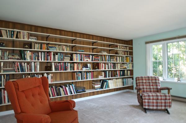 16 Neptune Road Marblehead, MA 01945 - Photo 13 of 22 a living room with furniture and a book shelf