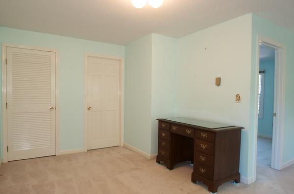 16 Neptune Road Marblehead, MA 01945 - Photo 20 of 22 a room with a closet