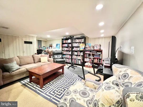 $4,050 | 7113 Marlan Drive, Alexandria, VA 22307