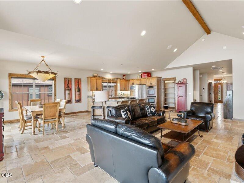 360 Vista Rim Drive Redmond, OR 97756 - Photo 53 of 147