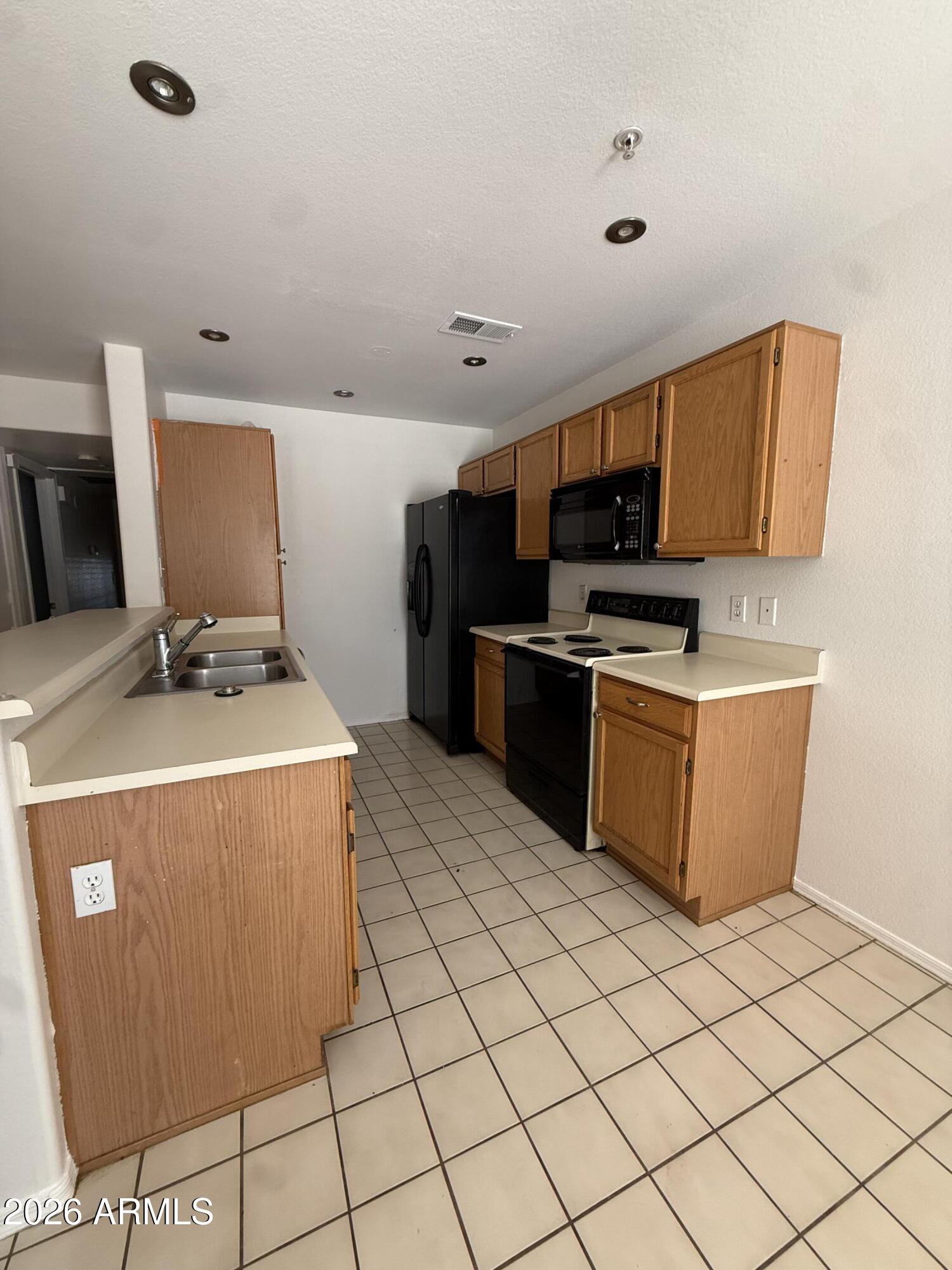 255 South Kyrene Road, Unit 140 Chandler, AZ 85226 - Photo 8 of 19 Kitchen