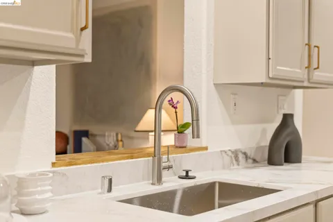 $679,000 | 20111 West Ridge Court, Unit 13, Castro Valley, CA 94546