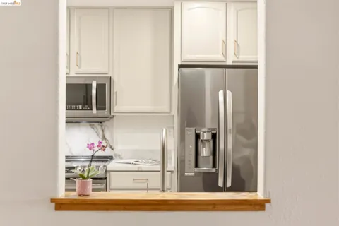 $679,000 | 20111 West Ridge Court, Unit 13, Castro Valley, CA 94546