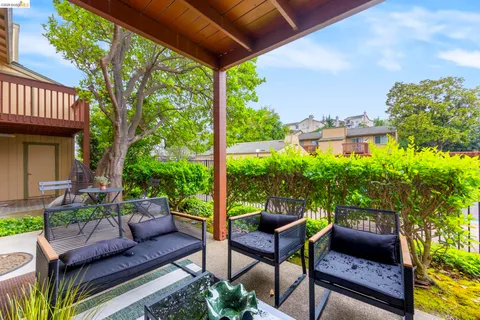 $679,000 | 20111 West Ridge Court, Unit 13, Castro Valley, CA 94546