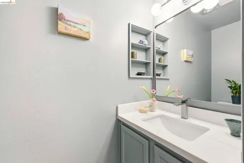 $679,000 | 20111 West Ridge Court, Unit 13, Castro Valley, CA 94546